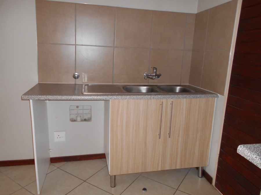 To Let 2 Bedroom Property for Rent in Monavoni Gauteng