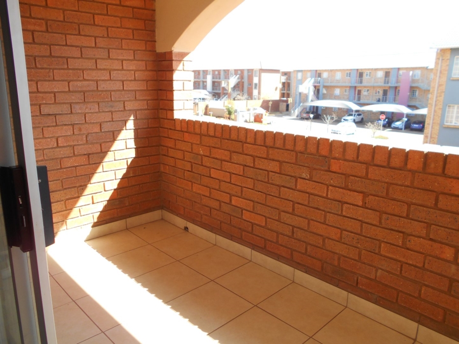 To Let 2 Bedroom Property for Rent in Monavoni Gauteng