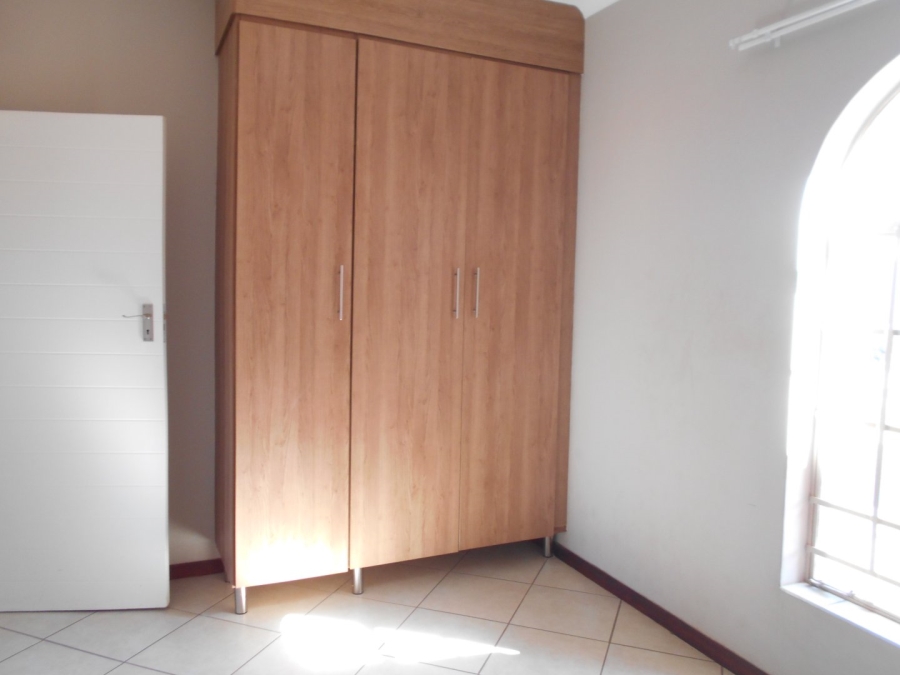 To Let 2 Bedroom Property for Rent in Monavoni Gauteng