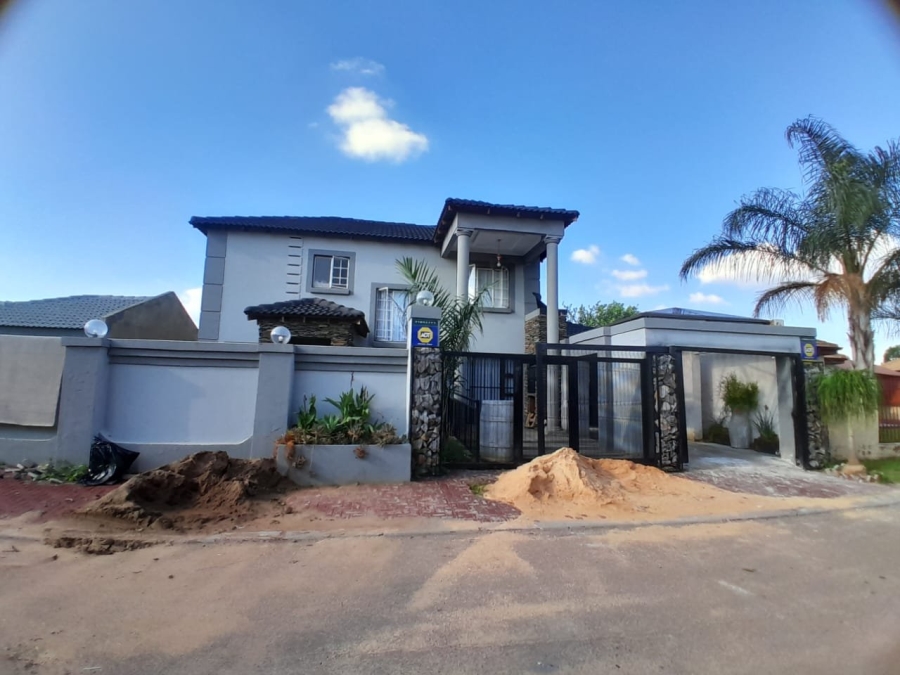 4 Bedroom Property for Sale in Nkwe Estate Gauteng
