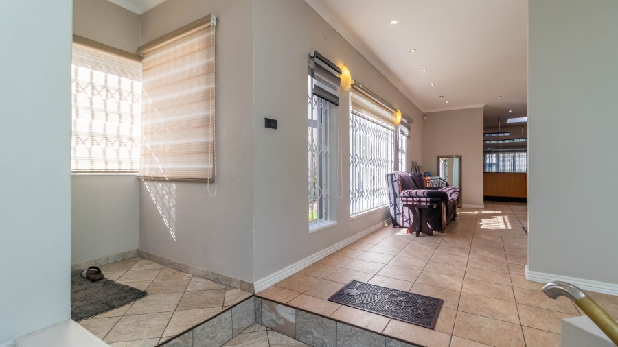 7 Bedroom Property for Sale in Observatory Gauteng