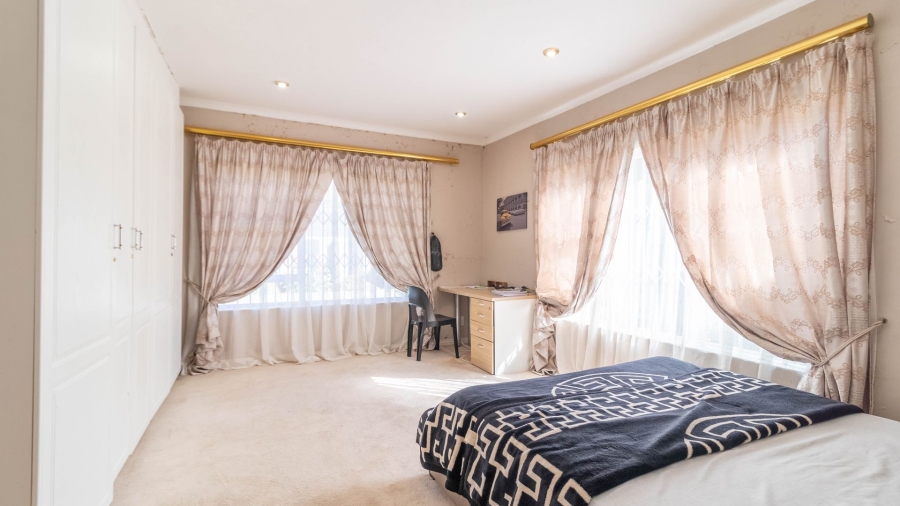 7 Bedroom Property for Sale in Observatory Gauteng