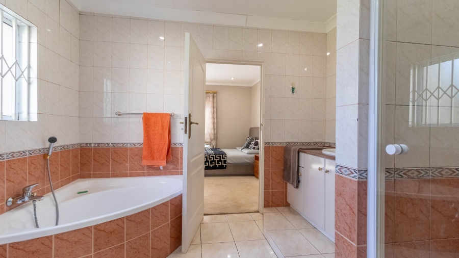 7 Bedroom Property for Sale in Observatory Gauteng
