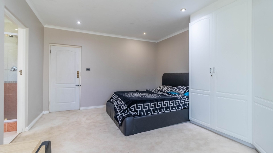 7 Bedroom Property for Sale in Observatory Gauteng