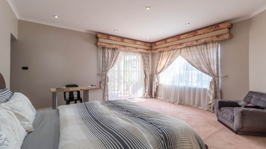 7 Bedroom Property for Sale in Observatory Gauteng