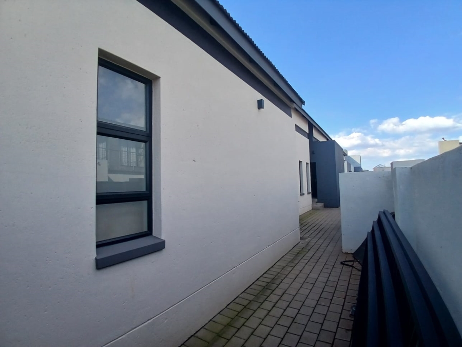 4 Bedroom Property for Sale in Midstream Estate Gauteng