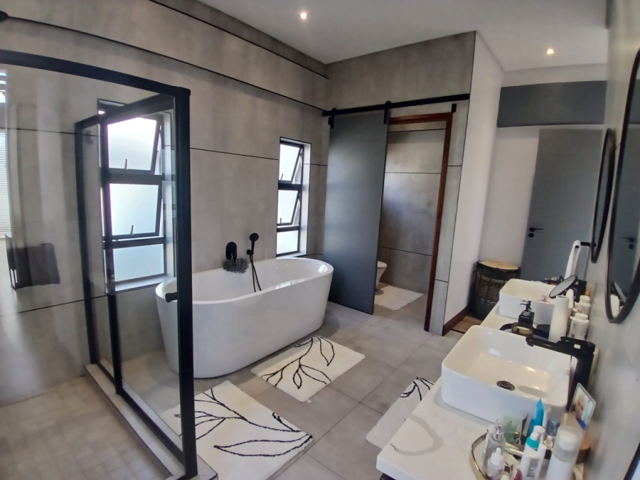 4 Bedroom Property for Sale in Midstream Estate Gauteng
