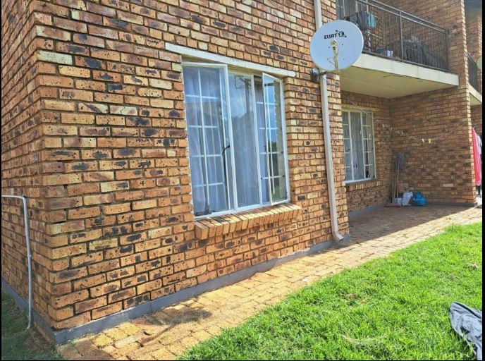 2 Bedroom Property for Sale in Chloorkop Gauteng