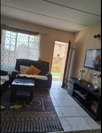 2 Bedroom Property for Sale in Chloorkop Gauteng