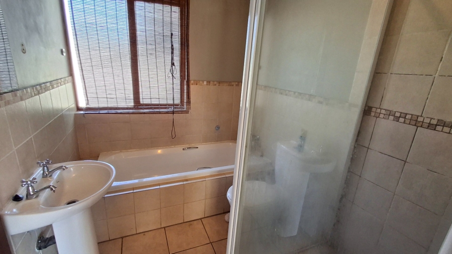 2 Bedroom Property for Sale in Montana Gauteng
