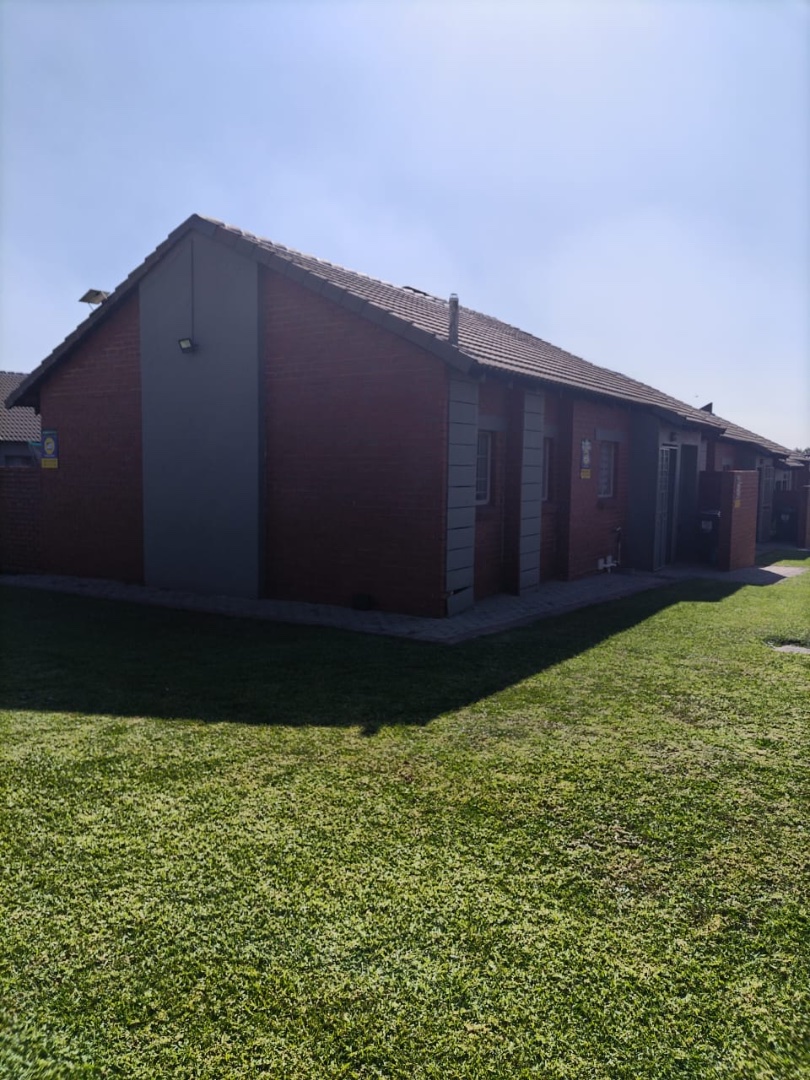 2 Bedroom Property for Sale in The Reeds Gauteng