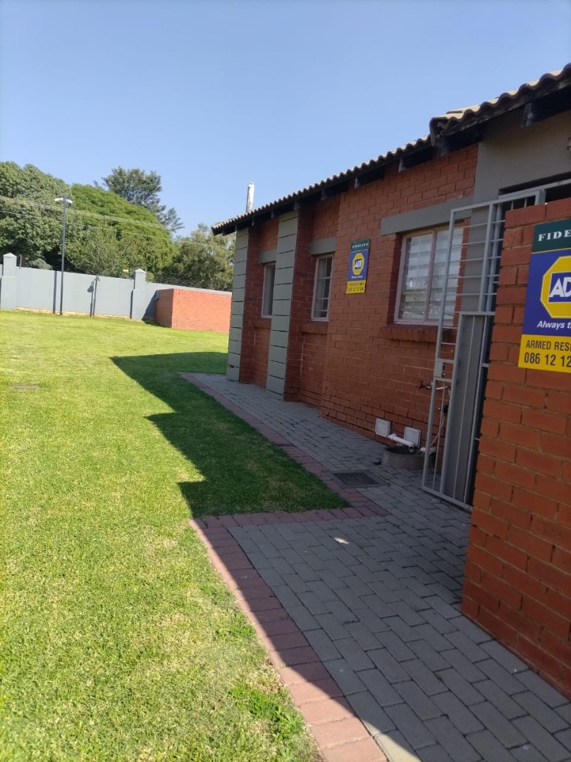 2 Bedroom Property for Sale in The Reeds Gauteng
