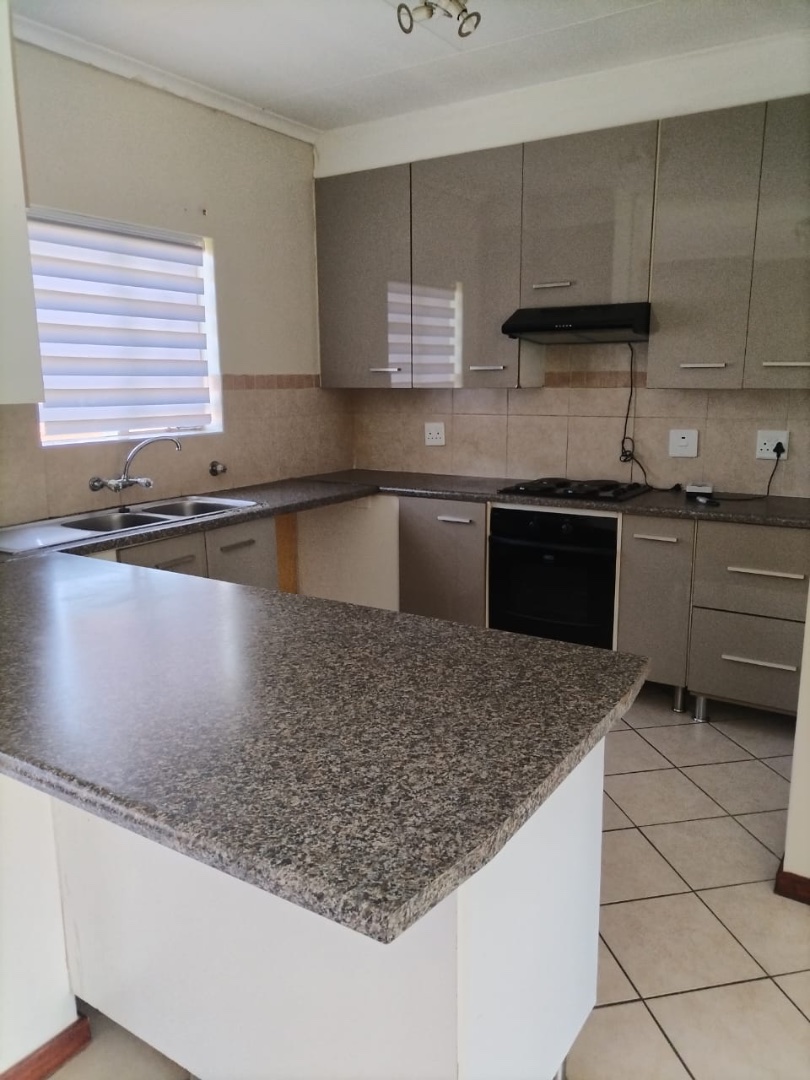 2 Bedroom Property for Sale in The Reeds Gauteng