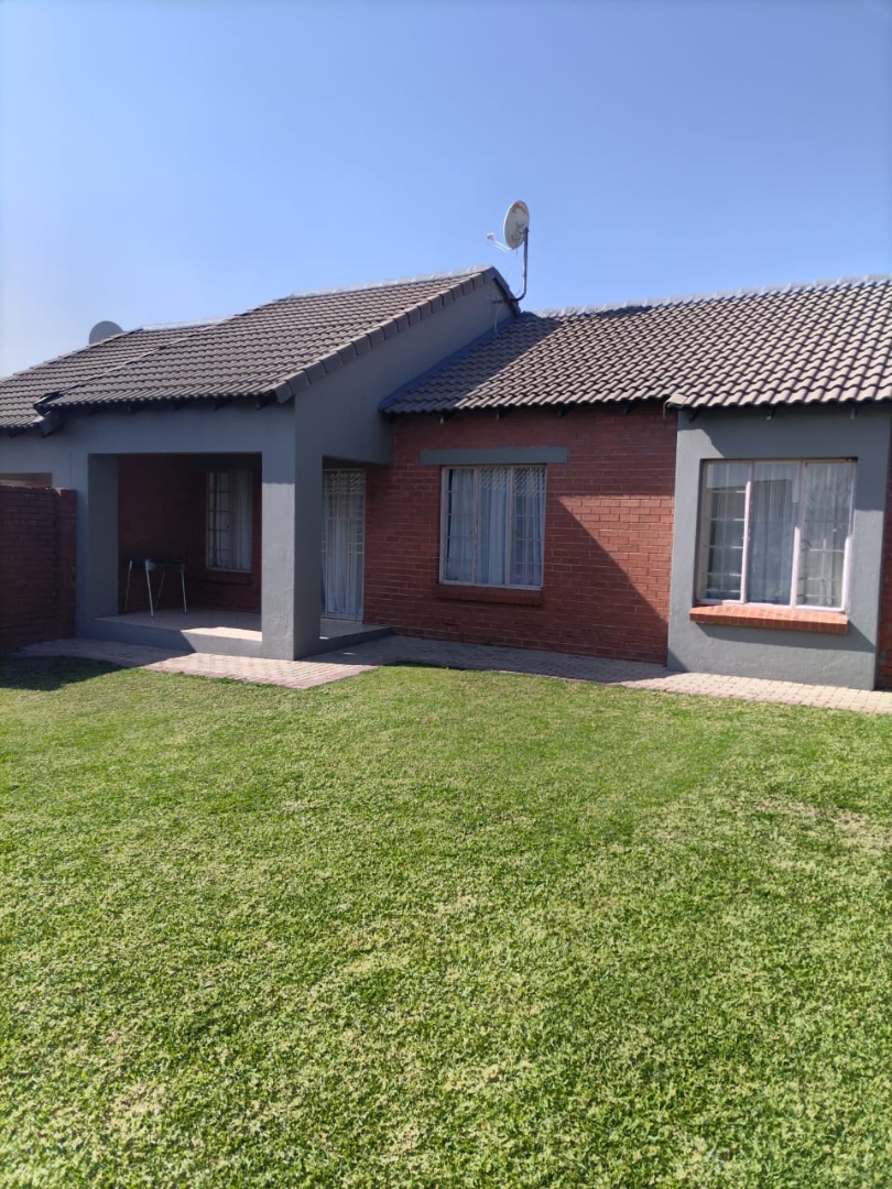 2 Bedroom Property for Sale in The Reeds Gauteng