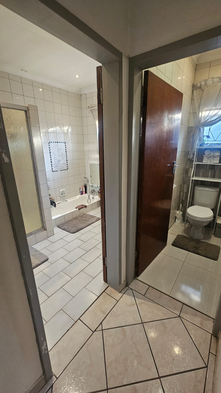 5 Bedroom Property for Sale in Mountain View Gauteng