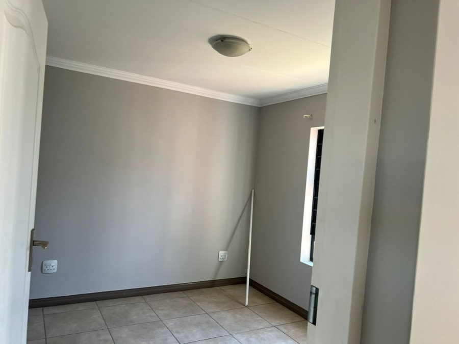 To Let 2 Bedroom Property for Rent in Rooihuiskraal North Gauteng
