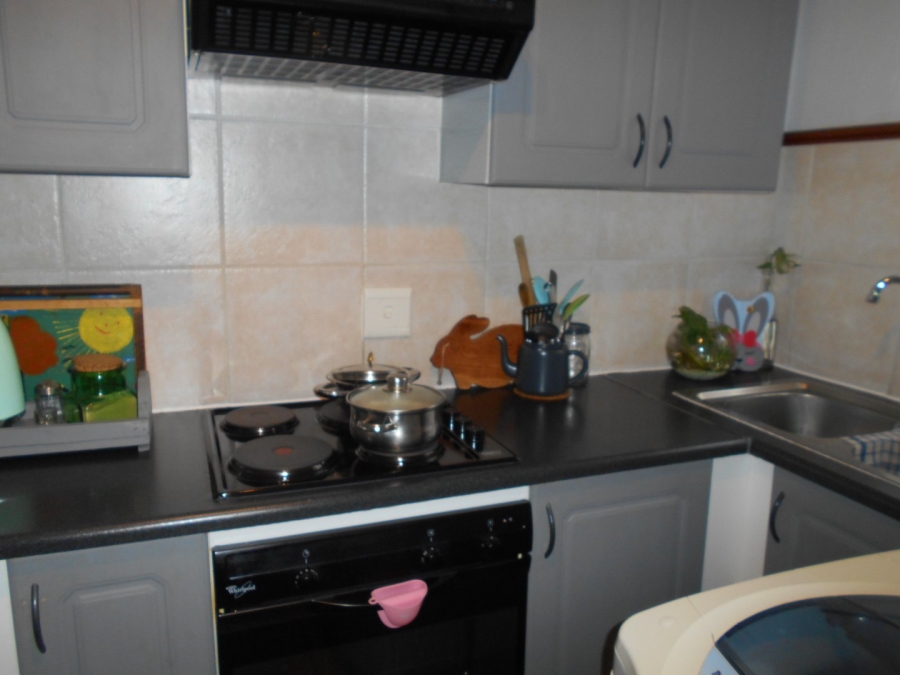 To Let 2 Bedroom Property for Rent in Die Hoewes Gauteng