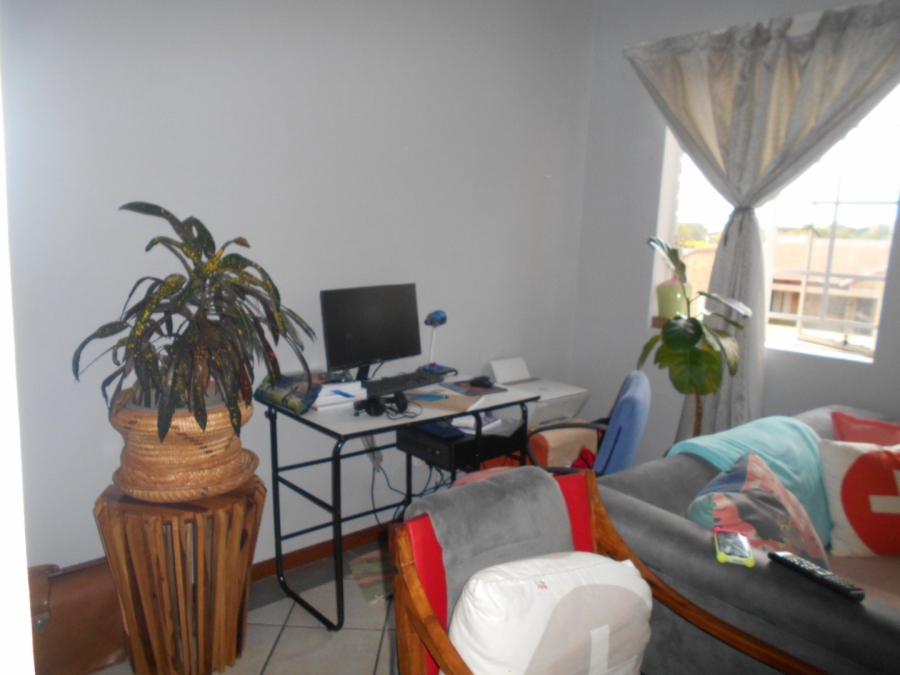 To Let 2 Bedroom Property for Rent in Die Hoewes Gauteng