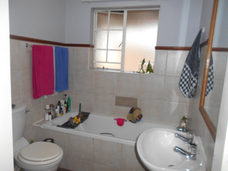 To Let 2 Bedroom Property for Rent in Die Hoewes Gauteng