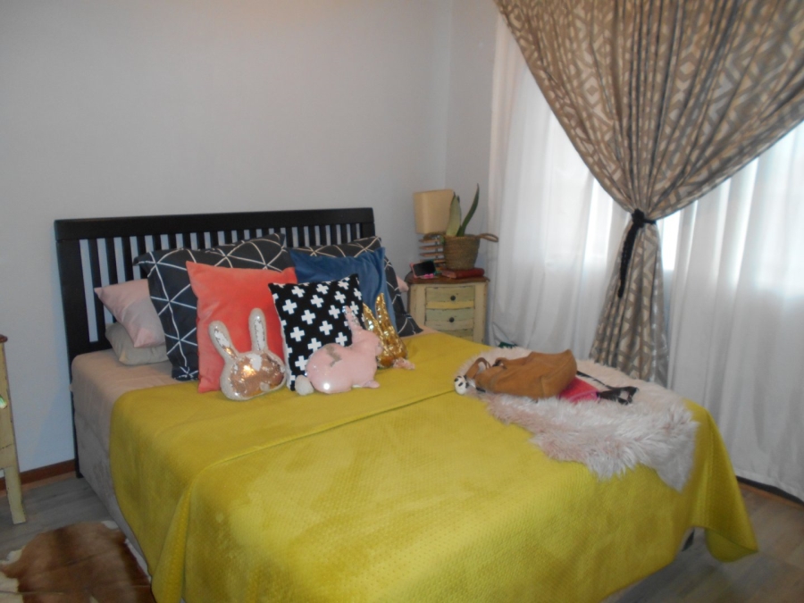 To Let 2 Bedroom Property for Rent in Die Hoewes Gauteng