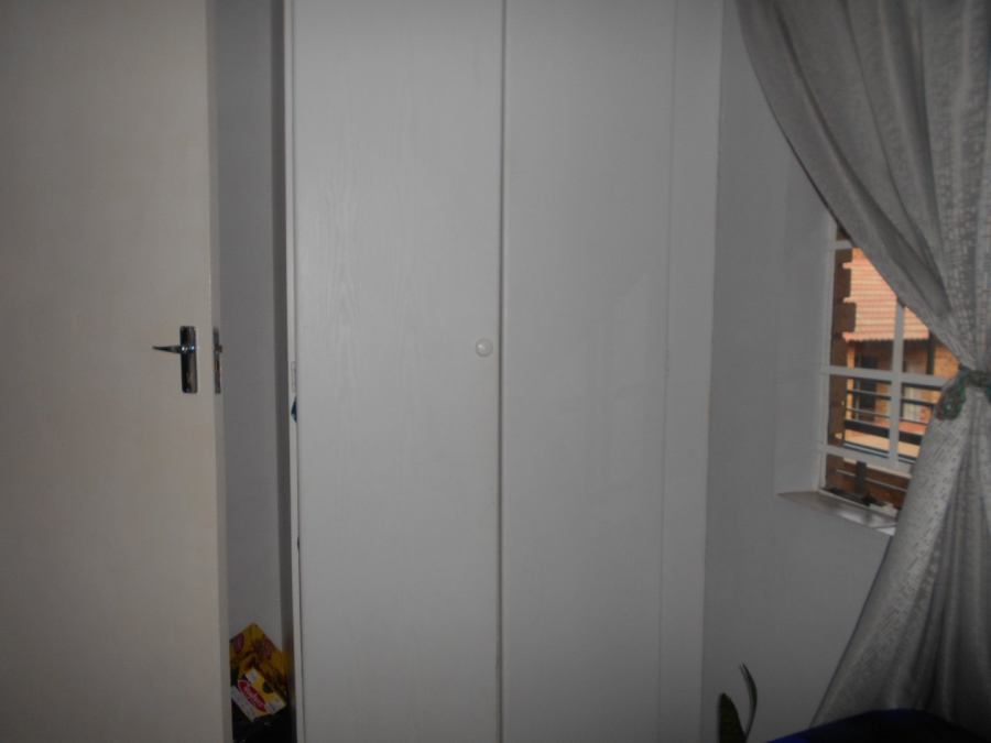 To Let 2 Bedroom Property for Rent in Die Hoewes Gauteng