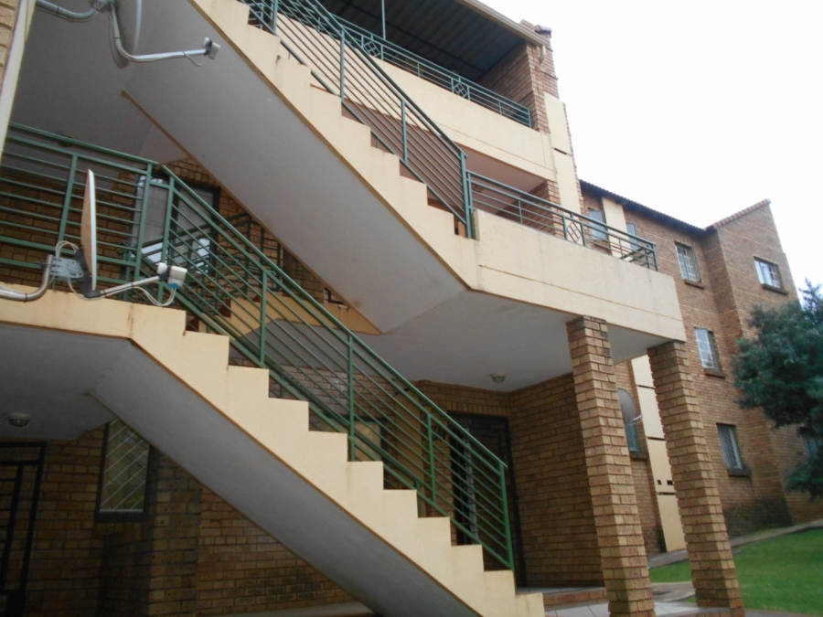 To Let 2 Bedroom Property for Rent in Die Hoewes Gauteng
