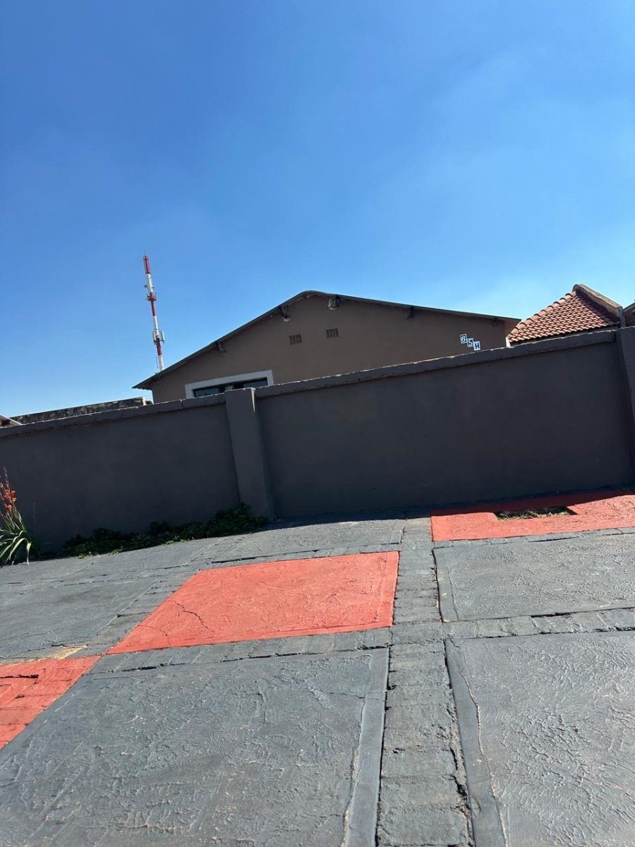 2 Bedroom Property for Sale in Esangweni Gauteng