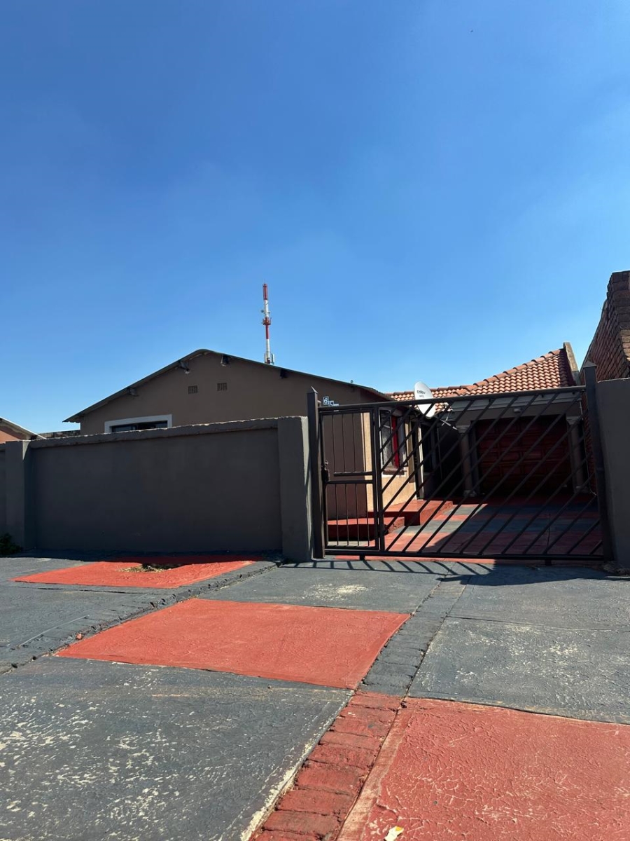 2 Bedroom Property for Sale in Esangweni Gauteng