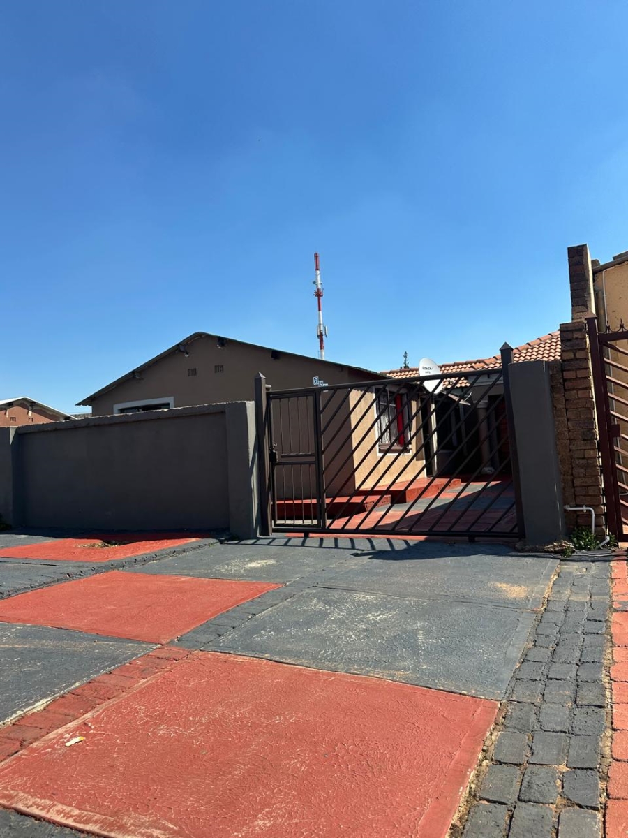2 Bedroom Property for Sale in Esangweni Gauteng