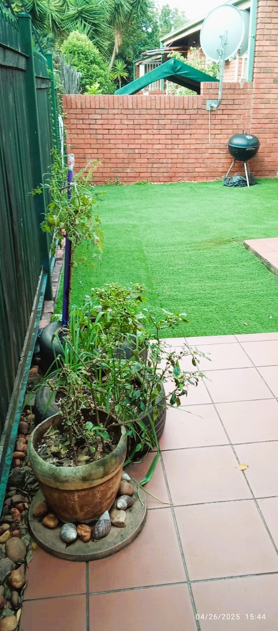 2 Bedroom Property for Sale in La Montagne Gauteng