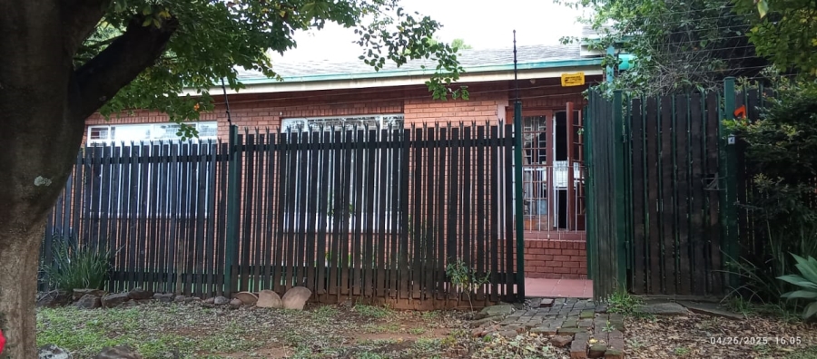 2 Bedroom Property for Sale in La Montagne Gauteng