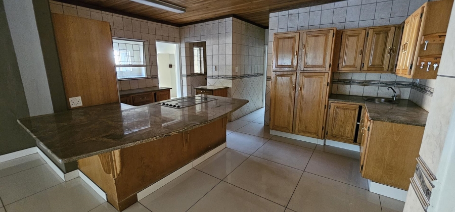 5 Bedroom Property for Sale in Elardus Park Gauteng