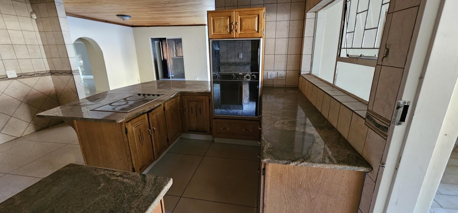 5 Bedroom Property for Sale in Elardus Park Gauteng