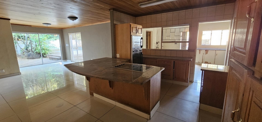 5 Bedroom Property for Sale in Elardus Park Gauteng