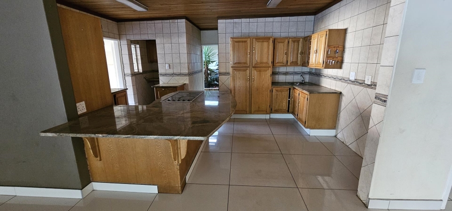 5 Bedroom Property for Sale in Elardus Park Gauteng