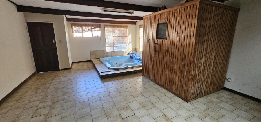 5 Bedroom Property for Sale in Elardus Park Gauteng