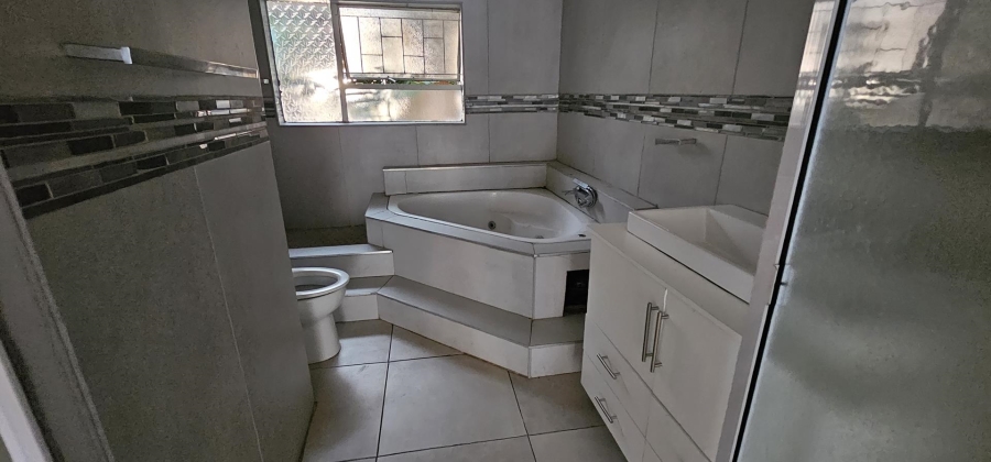 5 Bedroom Property for Sale in Elardus Park Gauteng