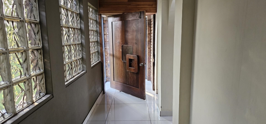 5 Bedroom Property for Sale in Elardus Park Gauteng