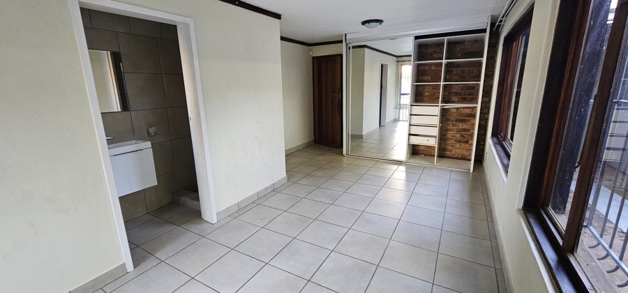 5 Bedroom Property for Sale in Elardus Park Gauteng