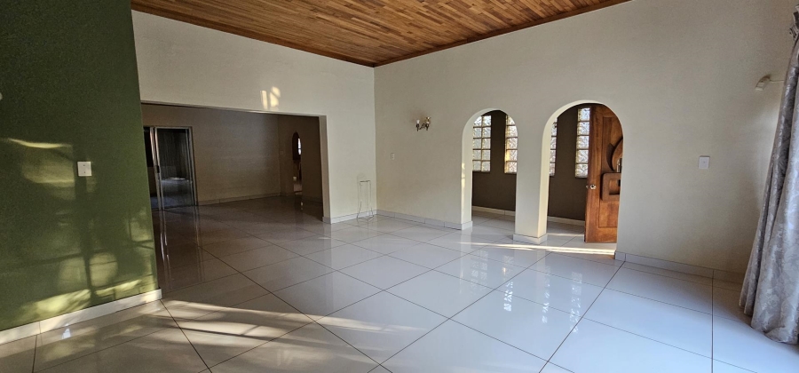 5 Bedroom Property for Sale in Elardus Park Gauteng