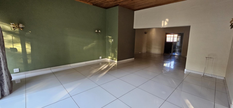 5 Bedroom Property for Sale in Elardus Park Gauteng
