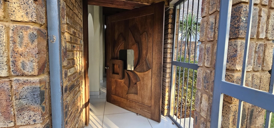 5 Bedroom Property for Sale in Elardus Park Gauteng