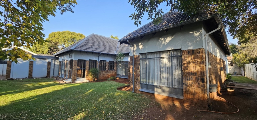5 Bedroom Property for Sale in Elardus Park Gauteng