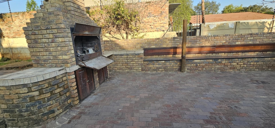 5 Bedroom Property for Sale in Elardus Park Gauteng