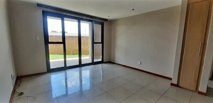 2 Bedroom Property for Sale in Rooihuiskraal North Gauteng