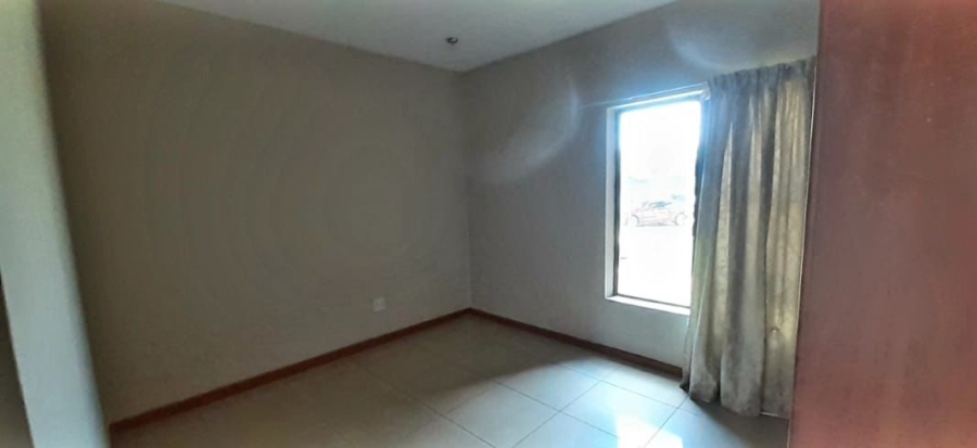 2 Bedroom Property for Sale in Rooihuiskraal North Gauteng