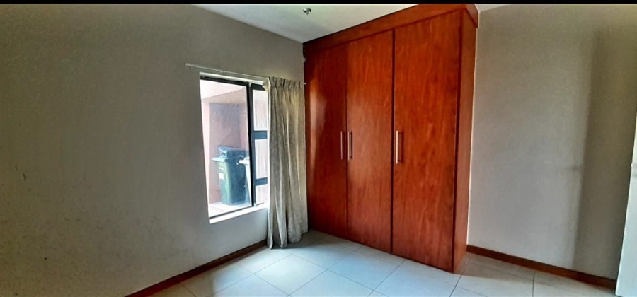 2 Bedroom Property for Sale in Rooihuiskraal North Gauteng