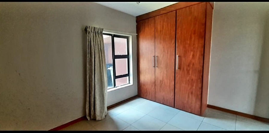 2 Bedroom Property for Sale in Rooihuiskraal North Gauteng