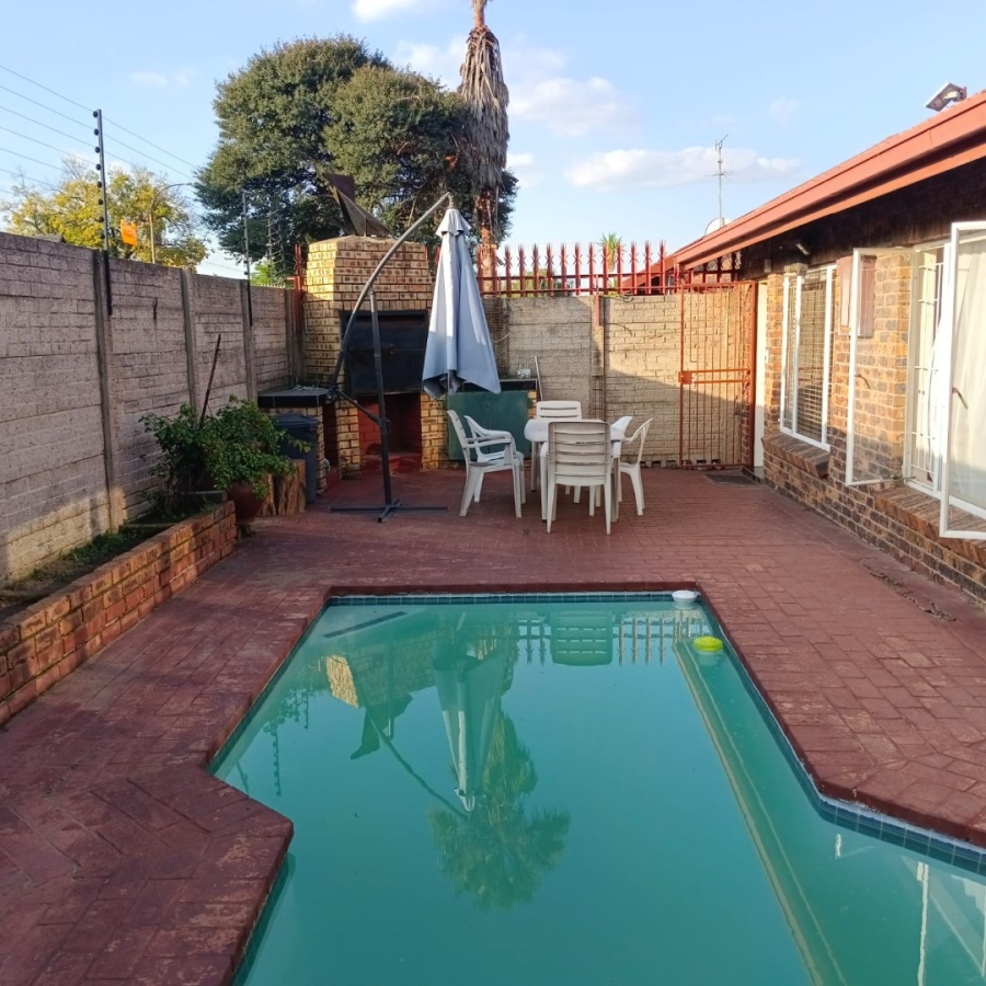 3 Bedroom Property for Sale in Edleen Gauteng