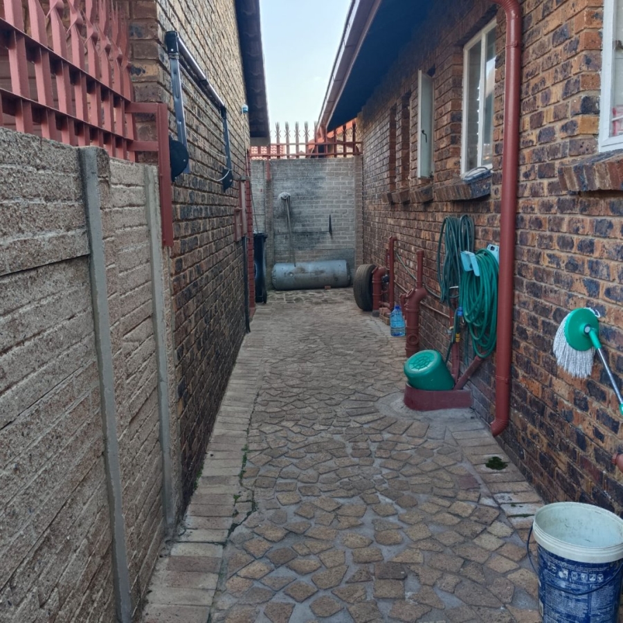 3 Bedroom Property for Sale in Edleen Gauteng